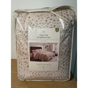 New Threshold 3pc Faux Fur Animal Print Comforter & Shams Set King Size
